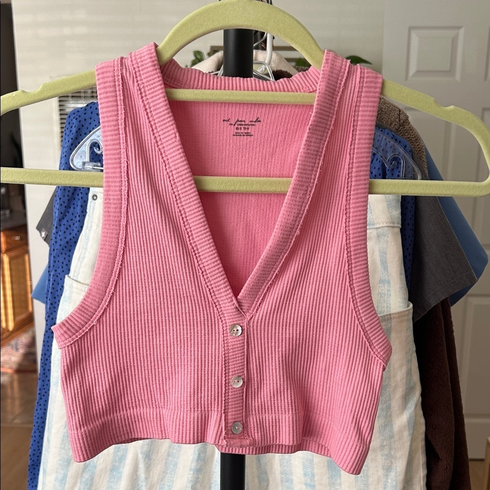 Out From Under Cropped Tank. XS/S
